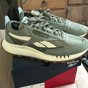 Reebok CL Legacy